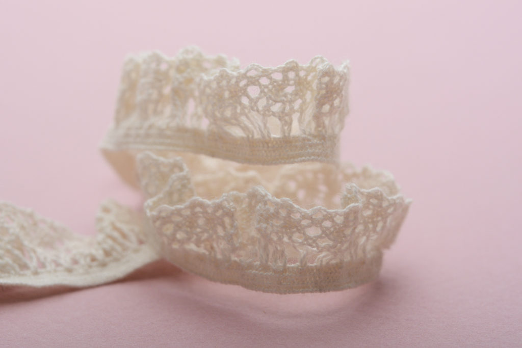 Ref. 4801 - volant dentelle